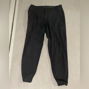 Lululemon Men’s on the move commuter pants, size 34